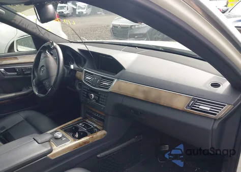 2010 Mercedes-Benz E 350 4Matic z USA, uszkodzony, nr VIN WDDHF8HB2AA244482